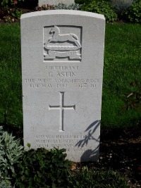 Klagenfurt War Cemetery - Astin, Gordon